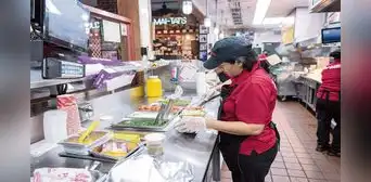 EE. UU. creó más de medio millón de puestos de trabajo en enero EE. UU. creó más de medio millón de puestos de trabajo en enero