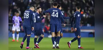 ¡'Pulga' sigue picando! PSG ganó 2-1 a Tolouse por la Ligue 1 con otro tanto de Lionel Messi ¡'Pulga' sigue picando! PSG ganó 2-1 a Tolouse por la Ligue 1 con otro tanto de Lionel Messi