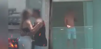 Integrante de "EEG" es captado por cámaras de "Amor y fuego" besando a una "reina" Integrante de "EEG" es captado por cámaras de "Amor y fuego" besando a una "reina"