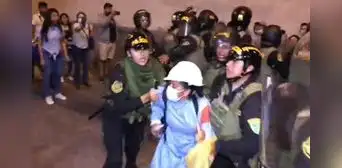 Exigen liberación de brigadista detenida presuntamente por PNP durante protestas en Lima Exigen liberación de brigadista detenida presuntamente por PNP durante protestas en Lima