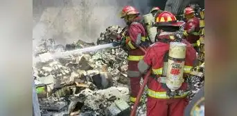 Incendio consume 15.000 soles que mecánico iba a destinar al tratamiento de su esposa en Sullana Incendio consume 15.000 soles que mecánico iba a destinar al tratamiento de su esposa en Sullana