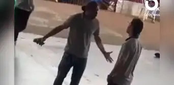 Profesor le da tremendo regaño a su alumno por hablar groserías y usuarios lo felicitan