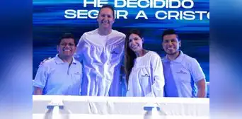 Expresidente del Congreso Daniel Salaverry se bautiza en iglesia cristiana de Trujillo Expresidente del Congreso Daniel Salaverry se bautiza en iglesia cristiana de Trujillo