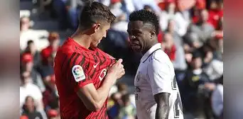 El polémico comentario de Vinícius a Raíllo: "Nunca tendrás tanto dinero como yo" El polémico comentario de Vinícius a Raíllo: "Nunca tendrás tanto dinero como yo"