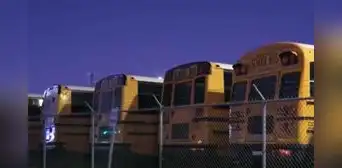 Adolescente de 12 años habría atacado sexualmente a menor de 6 en pleno autobús escolar Adolescente de 12 años habría atacado sexualmente a menor de 6 en pleno autobús escolar