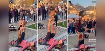 Perrito acróbata se roba las miradas y recibe miles de aplausos durante un show callejero Perrito acróbata se roba las miradas y recibe miles de aplausos durante un show callejero