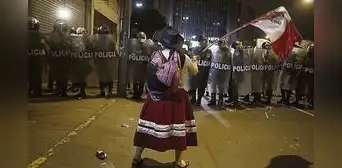 Aida Aroni, presa por ondear la bandera