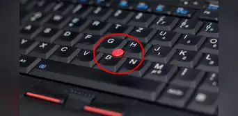 ¿Qué es el punto rojo que se encuentra en el teclado de muchas laptops y para qué sirve?