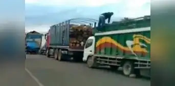 Cajamarca: manifestantes bloquean carretera que une Cajabamba con San Marcos y exigen renuncia de Dina Boluarte
