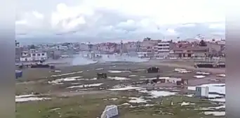 Enfrentamientos entre policías y civiles en Juliaca a un mes de conmemorarse la masacre Enfrentamientos entre policías y civiles en Juliaca a un mes de conmemorarse la masacre