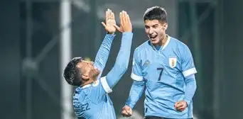 Uruguay venció 1-0 a Paraguay y trepó al primer lugar del Hexagonal Final Uruguay venció 1-0 a Paraguay y trepó al primer lugar del Hexagonal Final