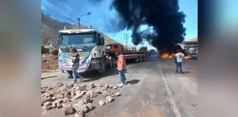 Gobernador de Cusco pide a manifestantes liberar carreteras Gobernador de Cusco pide a manifestantes liberar carreteras