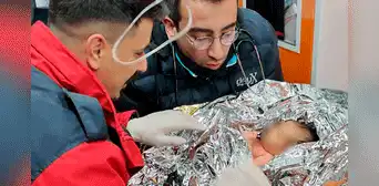 Recién nacido y su madre son rescatados tras estar 4 días bajo los escombros por siniestro en Turquía Recién nacido y su madre son rescatados tras estar 4 días bajo los escombros por siniestro en Turquía