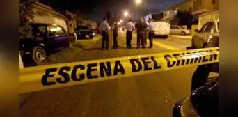 Intentaron robar una joyería con armas de juguetes, pero son baleados por el dueño con una real