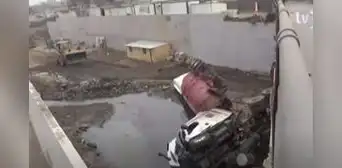 Tráiler cayó en puente Huaycoloro: video muestra cómo sucedió el accidente
