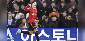 Manchester United venció 2-0 al Leeds y se mete en la pelea por la Premier League