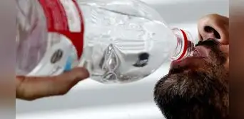 Hombre estuvo en coma una semana luego de tomar 20 litros de agua en un día