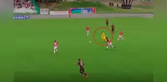 José Carvallo se llevó a varios jugadores de Comercio y lanzó genial pase de gol a Valera