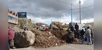 Ciudadanos de Puno radicalizan bloqueos tras la detención de 2 manifestantes