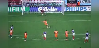 ¿Por qué hay una medialuna al borde del área grande en una cancha de fútbol? ¿Por qué hay una medialuna al borde del área grande en una cancha de fútbol?