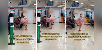 Mujer baila y realiza estiramientos mientras espera que la atiendan en el banco