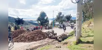 En Cusco vuelve el bloqueo de vías y Puno radicaliza sus protestas En Cusco vuelve el bloqueo de vías y Puno radicaliza sus protestas