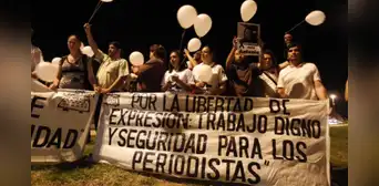 Periodista es asesinado a tiros por un motorizado mientras esperaba el cambio del semáforo Periodista es asesinado a tiros por un motorizado mientras esperaba el cambio del semáforo