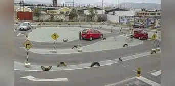 Touring Club tomaría exámenes de manejo y reglas para  brevetes en Arequipa