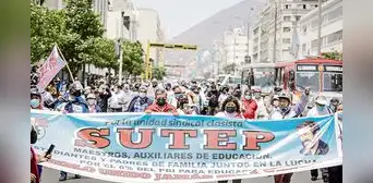 Casi 70.000 docentes reclaman por demora de bono de S/950