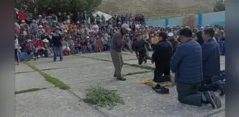 Puno: alcalde de San Antón es obligado a pedir perdón por reunirse con premier Puno: alcalde de San Antón es obligado a pedir perdón por reunirse con premier
