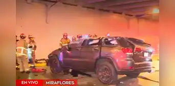 Vía Expresa: vehículo cayó desde puente Aramburú cuando huía de la Policía en San Isidro Vía Expresa: vehículo cayó desde puente Aramburú cuando huía de la Policía en San Isidro