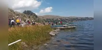 Un par de jóvenes que estaban de paseo murieron ahogados en lago de Puno Un par de jóvenes que estaban de paseo murieron ahogados en lago de Puno