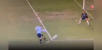 ¡Increíble! Paolo Guerrero quedó solo frente al arquero y mandó el balón a la tribuna ¡Increíble! Paolo Guerrero quedó solo frente al arquero y mandó el balón a la tribuna