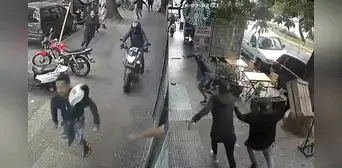 Vendedor le tira casco en la cabeza a ladrón cuando huía: logró ser detenido Vendedor le tira casco en la cabeza a ladrón cuando huía: logró ser detenido