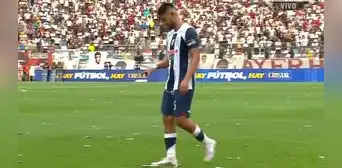 Carlos Zambrano realiza polémico gesto tras ser expulsado y provoca a hinchas de Universitario