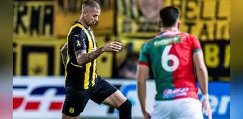 Peñarol ganó con lo justo: con gol de Abel Hernández, venció 1-0 a Boston River y es líder Peñarol ganó con lo justo: con gol de Abel Hernández, venció 1-0 a Boston River y es líder
