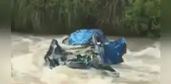 Huarochirí: minivan que transportaba a familia cayó al río Rímac