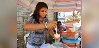 "Quiero que los jóvenes conozcan cómo es salir delante”: mujer emprende negocio para costear sus estudios "Quiero que los jóvenes conozcan cómo es salir delante”: mujer emprende negocio para costear sus estudios
