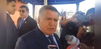 Acuña pide al alcalde de Trujillo y a general PNP dejar de pelearse Acuña pide al alcalde de Trujillo y a general PNP dejar de pelearse