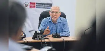 Óscar Becerra, ministro de Educación: "No hay más remedio que declarar en emergencia el sector" Óscar Becerra, ministro de Educación: "No hay más remedio que declarar en emergencia el sector"