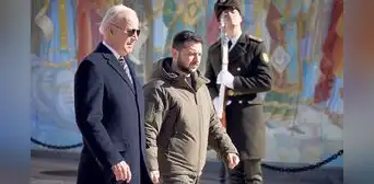 Joe Biden se pasea por el frente de guerra en Ucrania Joe Biden se pasea por el frente de guerra en Ucrania