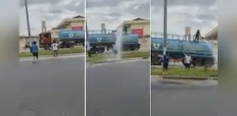 Piuranos no soportan el intenso calor y se ‘bañan’ con agua de camión cisterna Piuranos no soportan el intenso calor y se ‘bañan’ con agua de camión cisterna