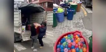 “¡Los dum, dum!”: familia es captada emprendiendo negocio de venta de globos con agua por carnavales “¡Los dum, dum!”: familia es captada emprendiendo negocio de venta de globos con agua por carnavales