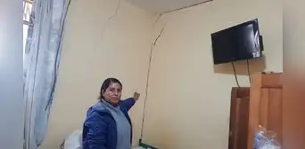 Una decena de viviendas al borde del colapso por temblor en Cusco