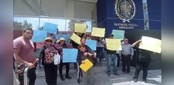 Familiares piden prisión para chofer que provocó choque con 2 fallecidos en Arequipa Familiares piden prisión para chofer que provocó choque con 2 fallecidos en Arequipa