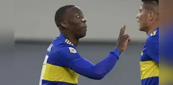Luis Advíncula y el espectacular golazo al ángulo que anotó en los entrenamientos de Boca Juniors