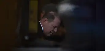 Condenan a 16 años de prisión a exproductor de Hollywood Harvey Weinstein por cometer violación y abuso sexual Condenan a 16 años de prisión a exproductor de Hollywood Harvey Weinstein por cometer violación y abuso sexual