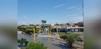 Principales avenidas de Piura amanecen inundadas tras lluvia de 6 horas