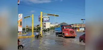 Lluvias intensas aisló a 5.000 pobladores tras activarse quebrada San Francisco, en Piura Lluvias intensas aisló a 5.000 pobladores tras activarse quebrada San Francisco, en Piura