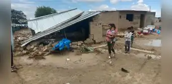 Lluvias aumentan caudal de ríos y casas colapsan en Lambayeque Lluvias aumentan caudal de ríos y casas colapsan en Lambayeque
